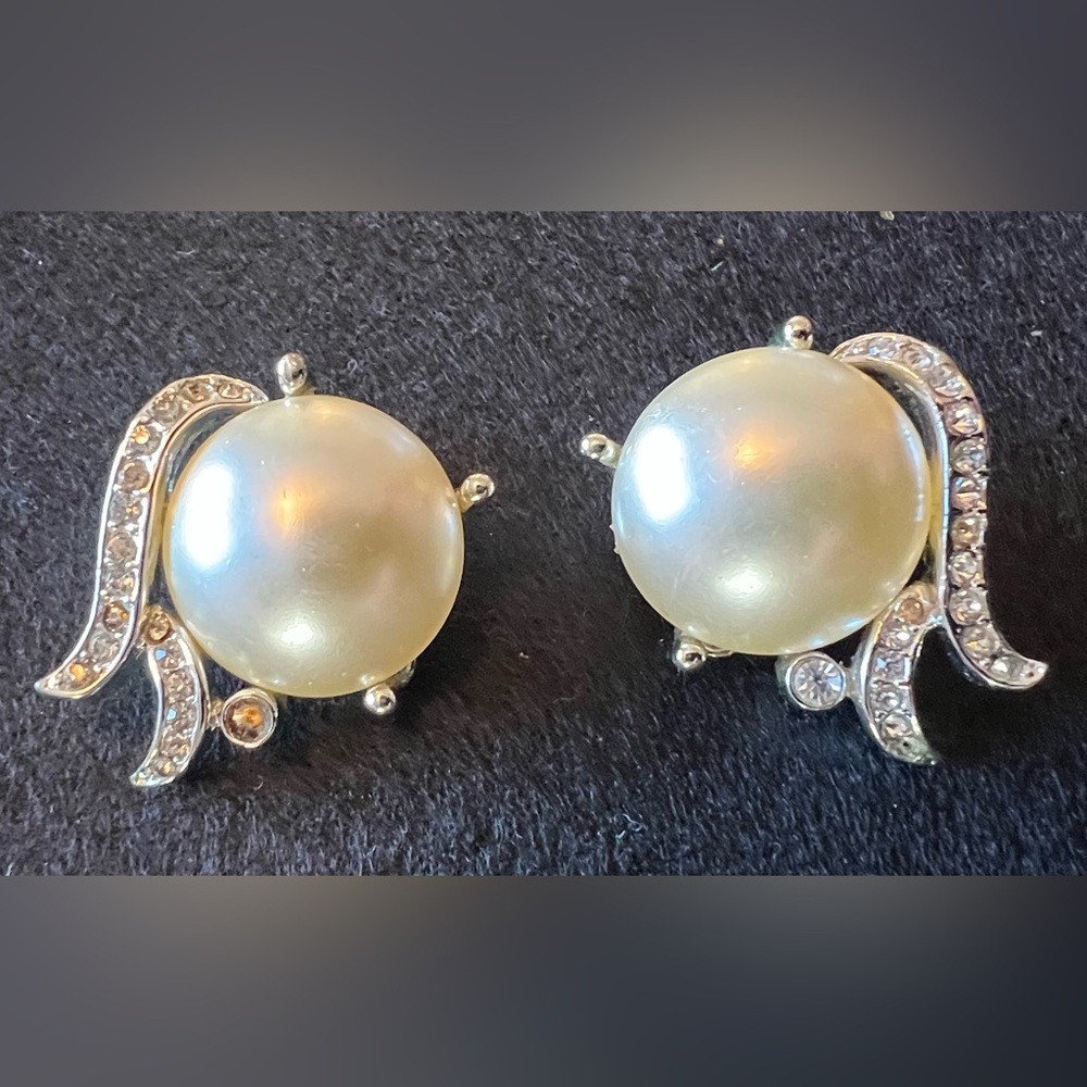 Vintage Richelieu Signed Clip On Earrings Faux Pearl & Rhinestone Silver ToneEUC